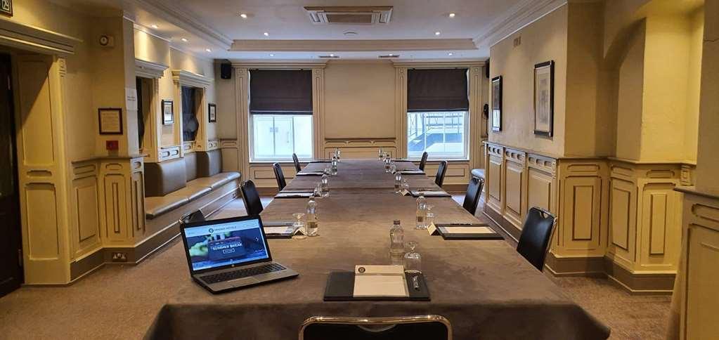 Grange Bracknell Hotel Интерьер фото