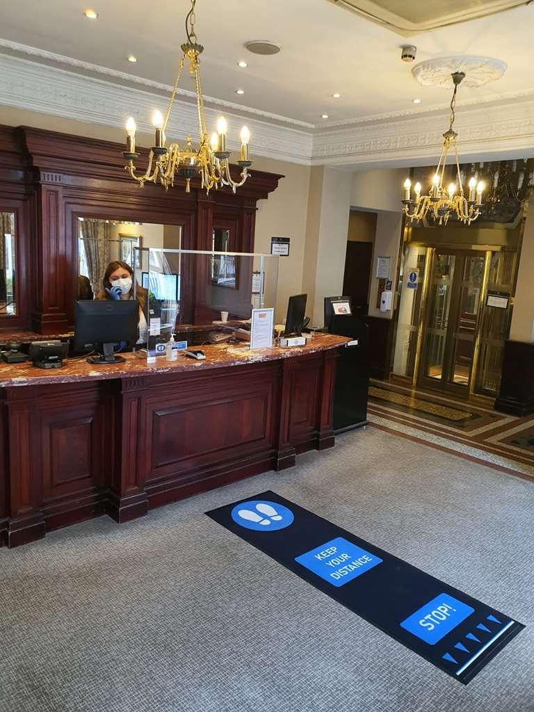 Grange Bracknell Hotel Интерьер фото