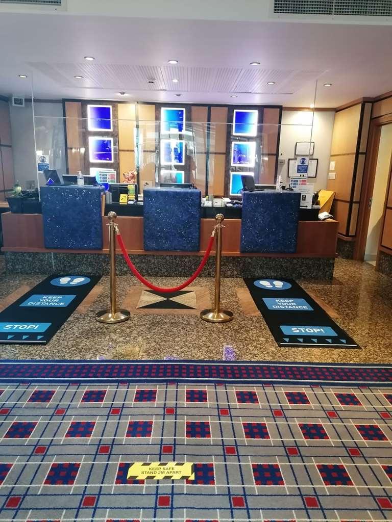 Grange Bracknell Hotel Интерьер фото