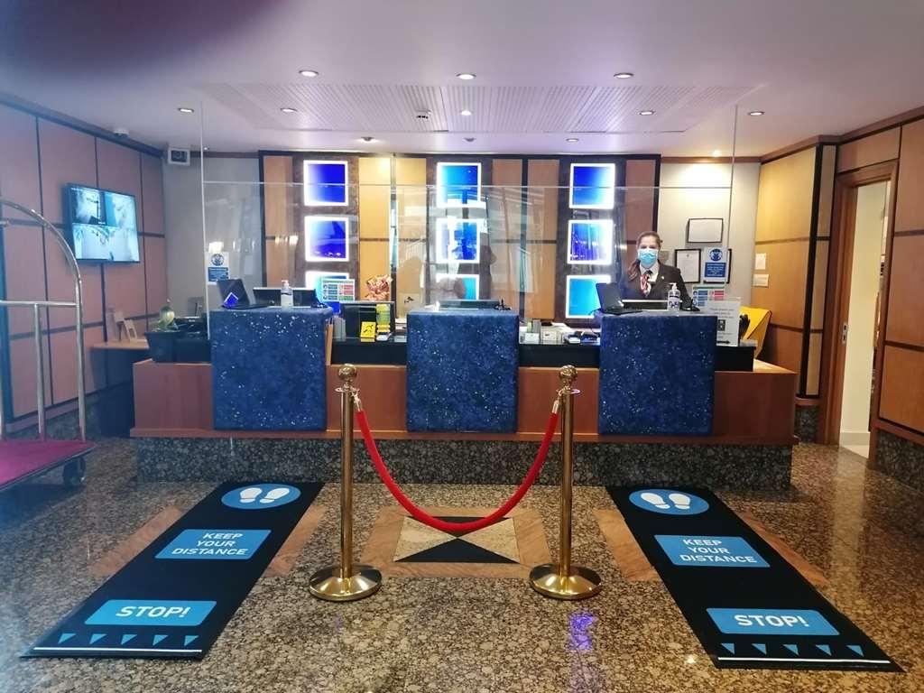 Grange Bracknell Hotel Интерьер фото