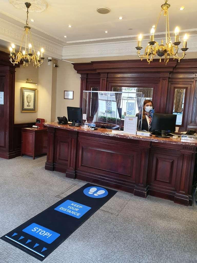 Grange Bracknell Hotel Интерьер фото